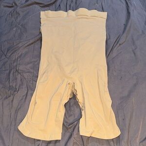 SKIMS HIGH WAIST SCULPTING SHORTS